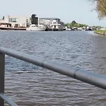 Houseboat Tiny Griffin نيوبورت