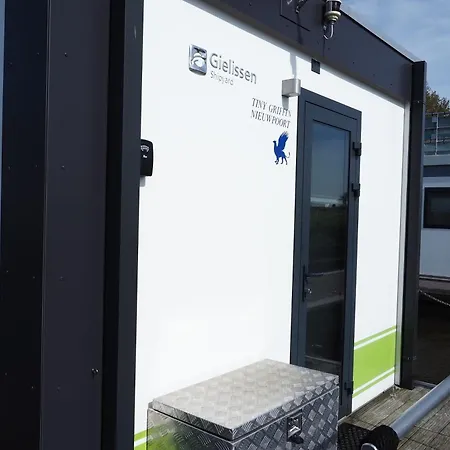 Houseboat Tiny Griffin Botel *