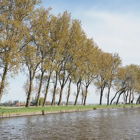 Houseboat Tiny Griffin Botel