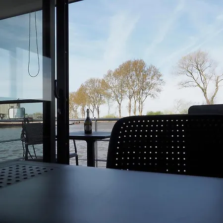 Houseboat Tiny Griffin * Nieuwpoort