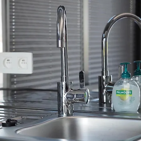 Houseboat Tiny Griffin