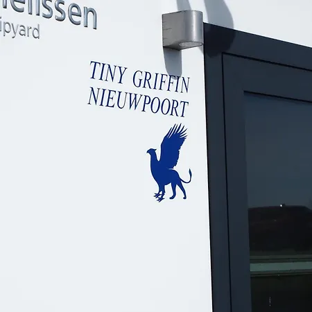 Houseboat Tiny Griffin Hotel en barco *
