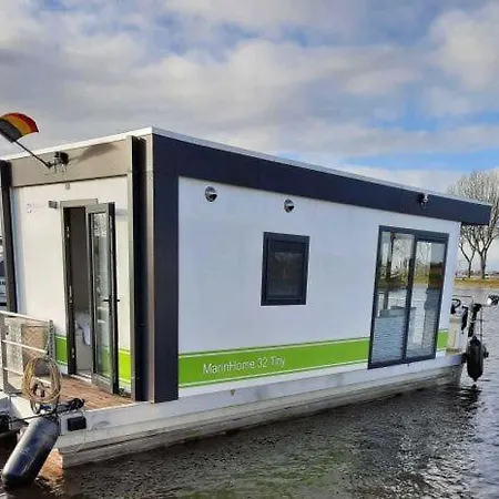 Houseboat Tiny Griffin