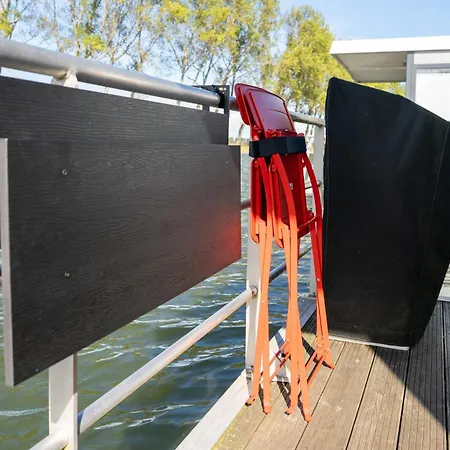 Houseboat Tiny Griffin Botel Nieuwpoort