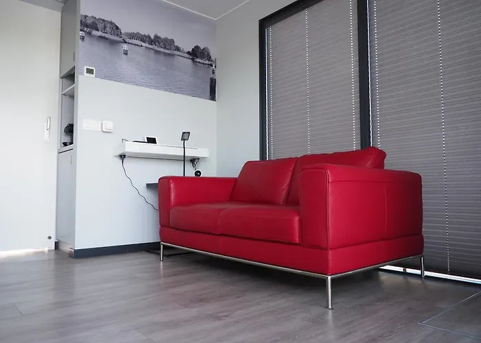 Tekne Houseboat Tiny Griffin *