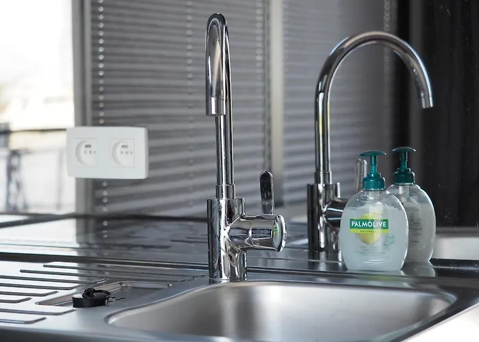 Houseboat Tiny Griffin